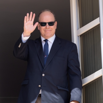 S.A.S. le Prince assiste à la reprise du cérémonial de la relève de la Garde