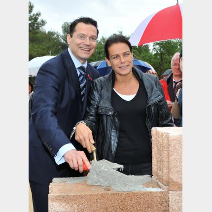 S.A.S. la Princesse Stéphanie Présidente de Fight Aids Monaco (F.A.M.) pose la première pierre...