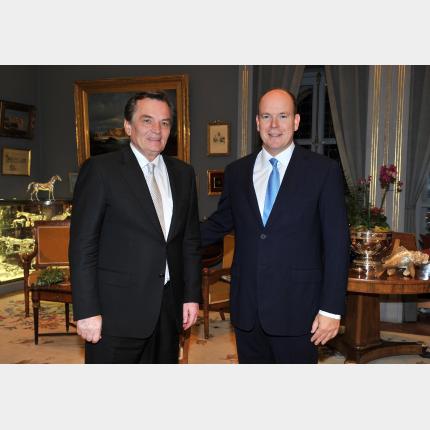 Entretien de S.A.S. le Prince Albert II avec S.E. M. Haris SILAJDZIC, Président de...
