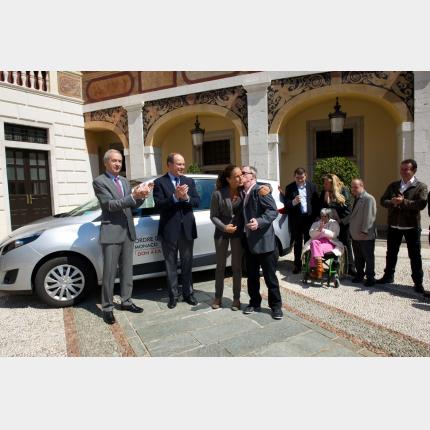 The Order of Malta presents a vehicle to the Foyer de Vie Princesse Stéphanie mental health care...