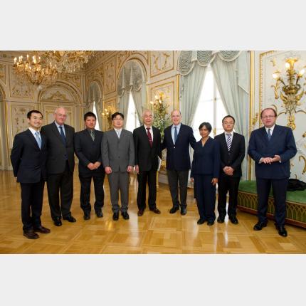 HSH Prince Albert II welcomed Osamu Motojima, Director General of ITER, and the five postdocs