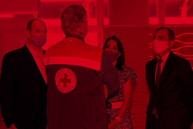 Visite de S.A.S. le Prince aux centres de dépistage sérologique du Covid-19